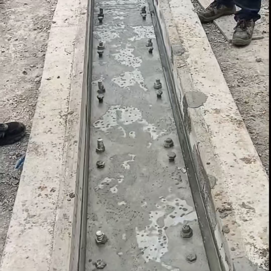 凤凰港口码头起重机龙门吊重型机械设备稳固用早强快凝轨道胶泥